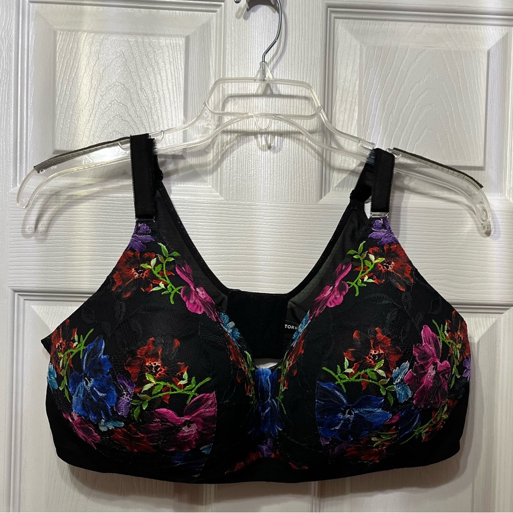 44DDD Torrid Black Lace Floral Bra
